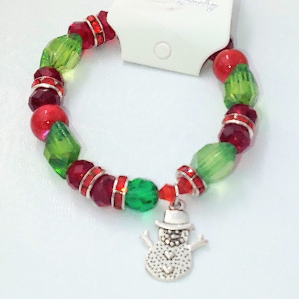 261C99. Red & Green Beaded Bracelet w/ Snowman Charm